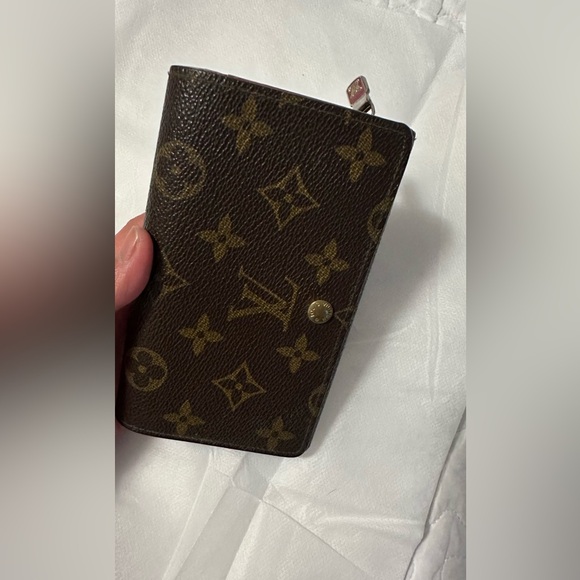 Authentic Louis Vuitton Tressor Monogram Wallet
Not so good condition 
Vintage - Picture 1 of 4